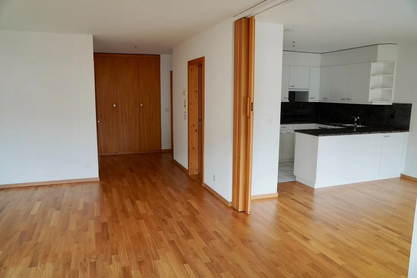 Belle et spacieuse appartement de 4,5 pièces à louer dans un emplacement central - Photo 2 sur 11