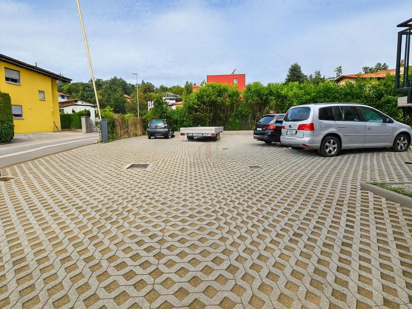 VISIBILITY AND STRATEGIC LOCATION FOR YOUR OFFICE - Photo 7 of 8