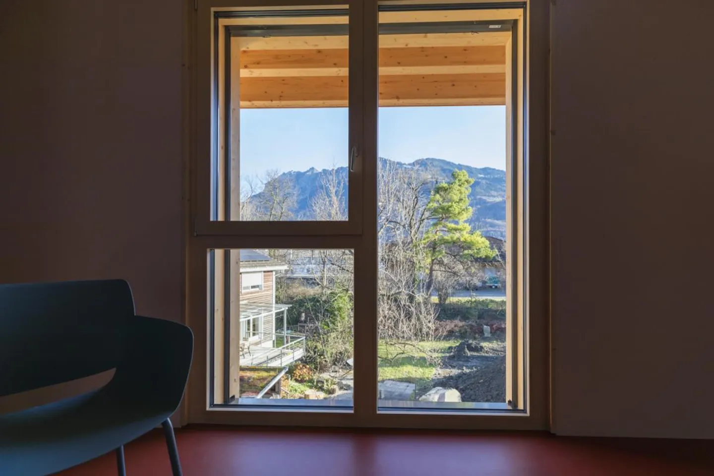 Stylish and spacious living in a modern terraced house - Photo 13 of 18
