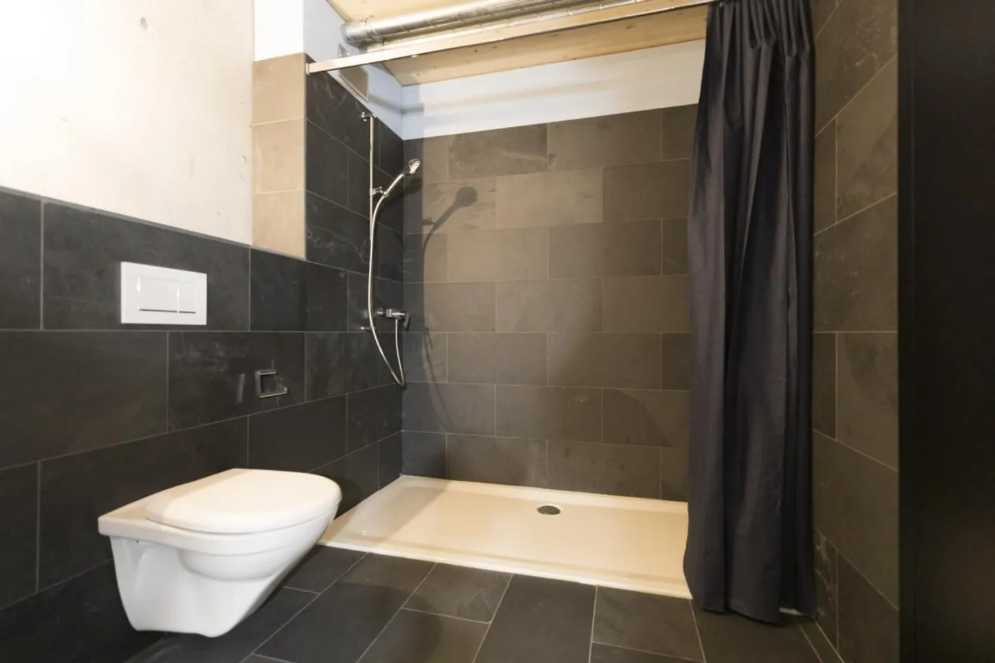 Stylish and spacious living in a modern terraced house - Photo 14 of 18