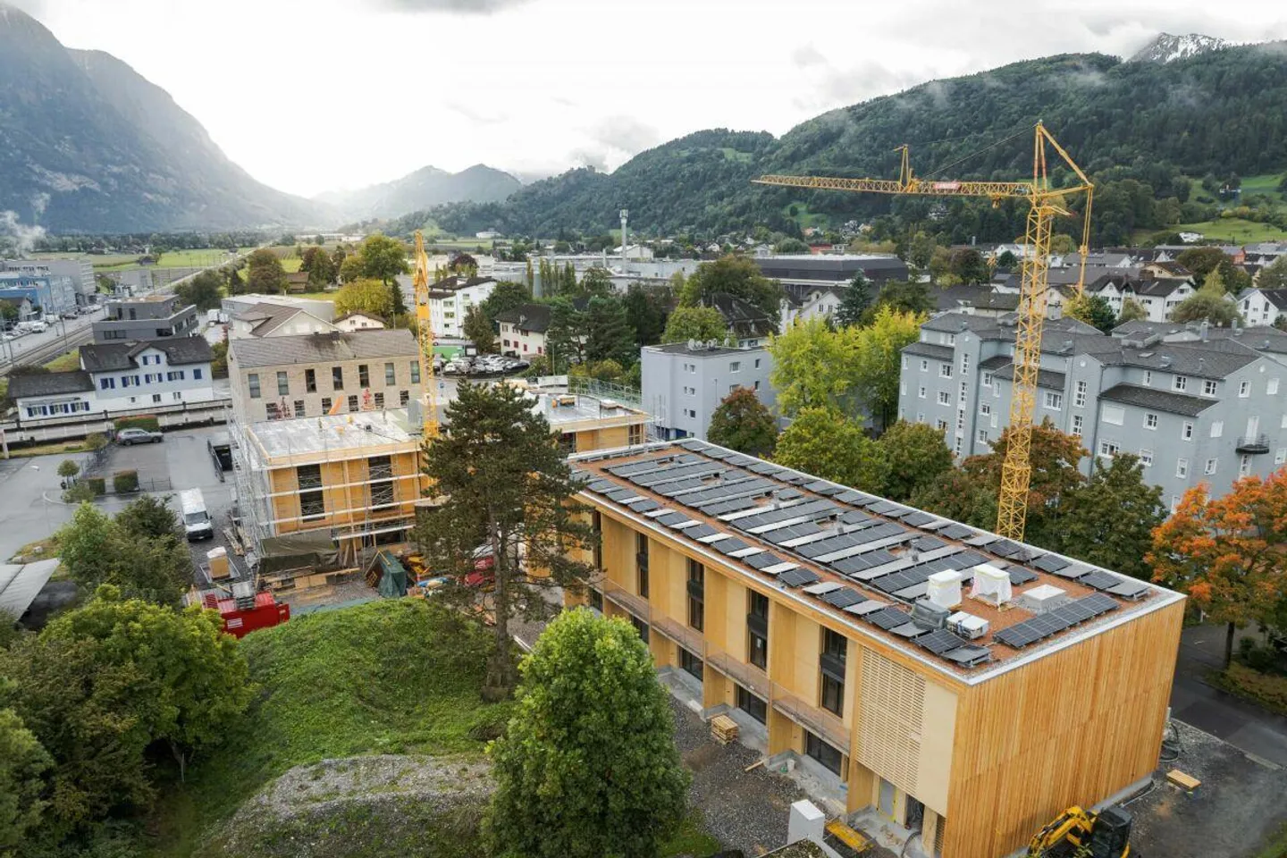 Stylish and spacious living in a modern terraced house - Photo 16 of 18