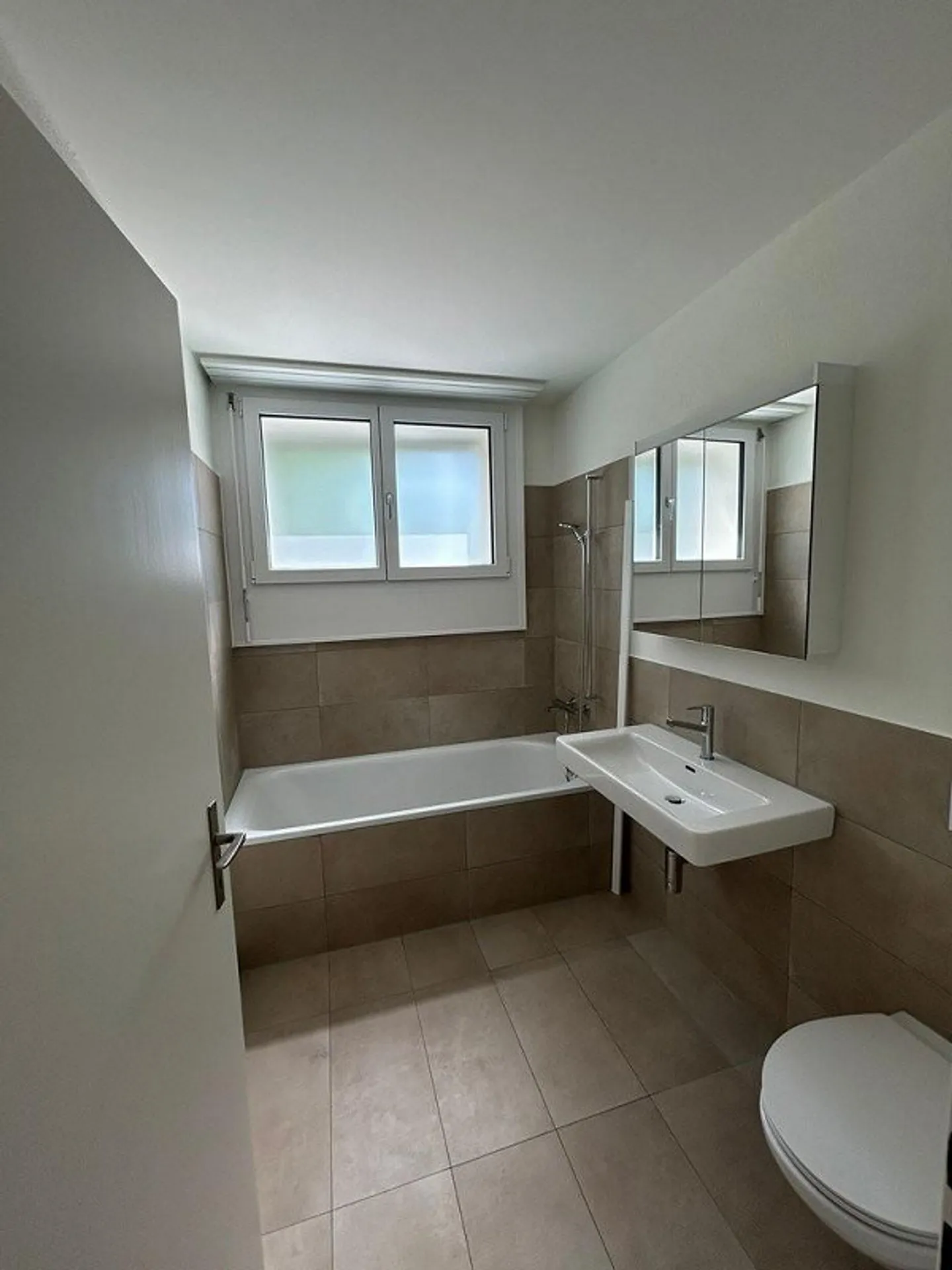 Bella appartamento di 4,5 stanze con grande balcone a Allschwil - Foto 7 di 11