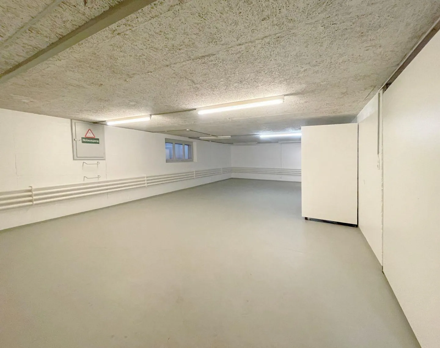 Geräumige Lagerfläche in Regensdorf - Foto 1 von 5