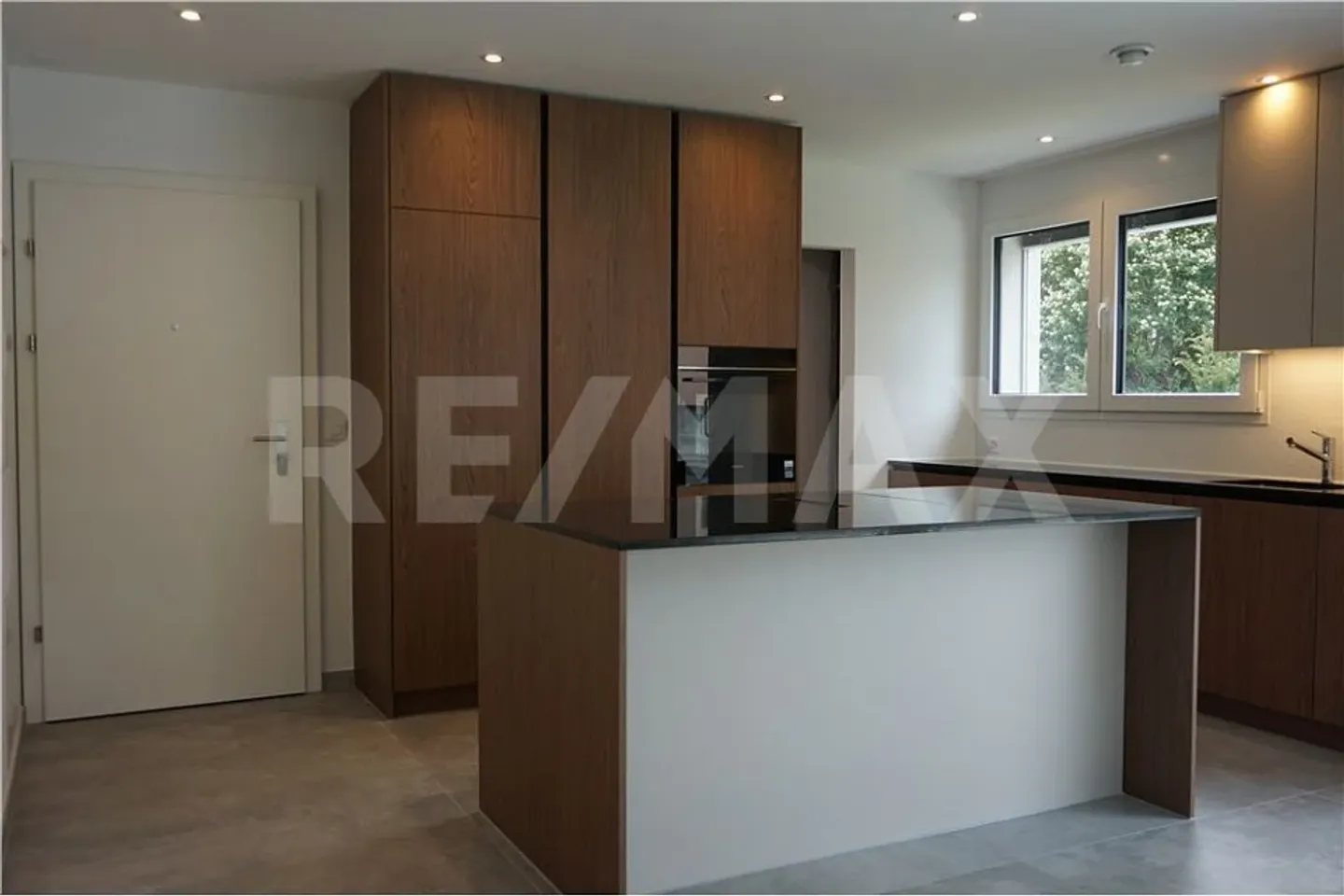 Modern Living on Paganaweg: Your Dream Home! - Photo 2 of 7