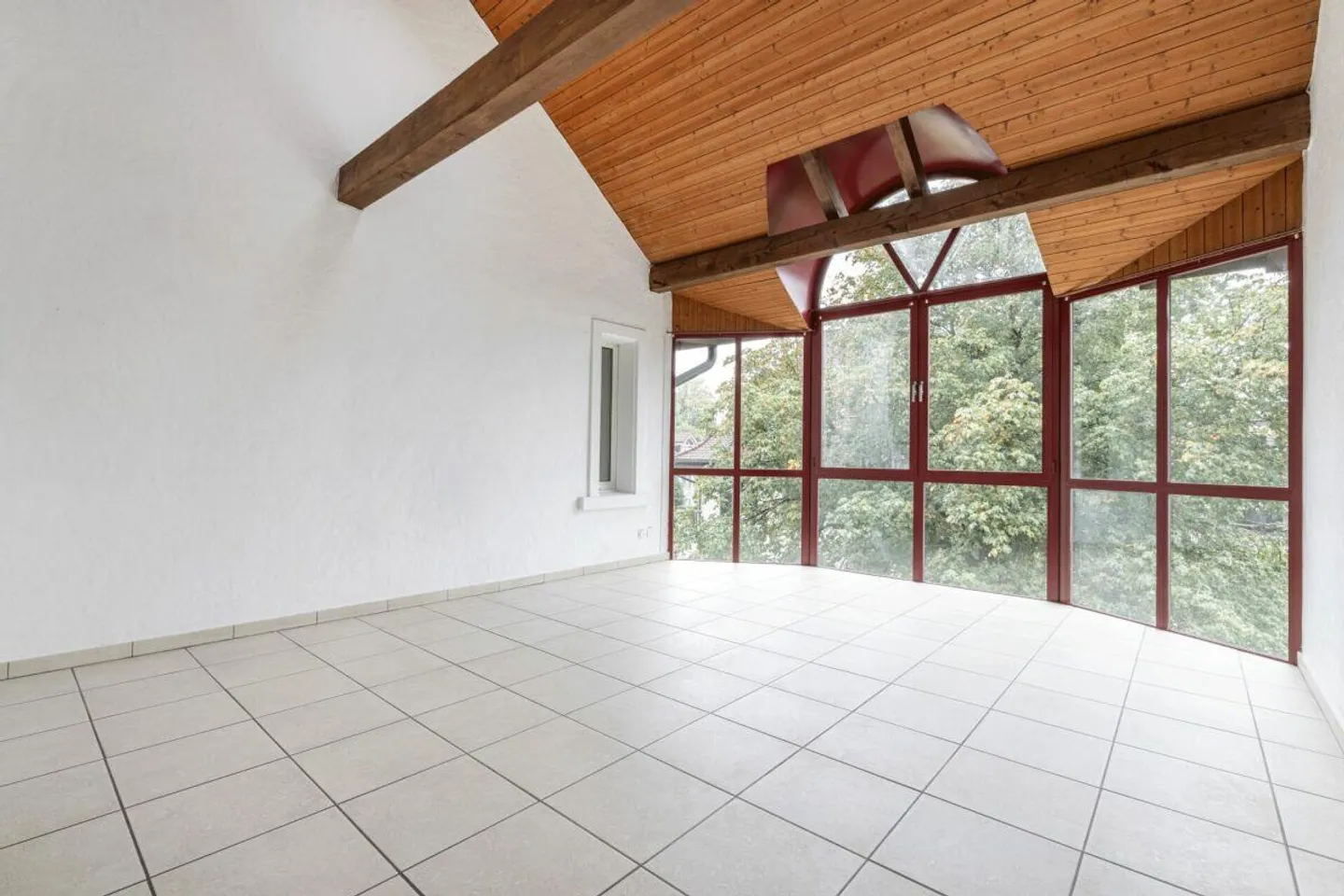 3.5-Zimmer-Wohnung mit lichtdurchflutetem Atrium und zwei Balkonen - Photo 3 of 15