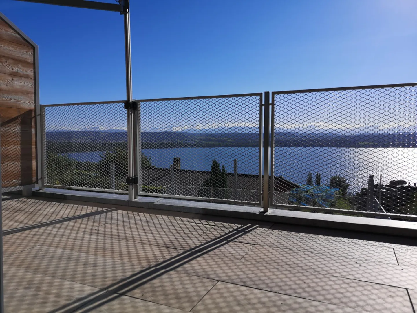 Magnificent high-end duplex with stunning views of Lake Morat - Photo 2 of 13