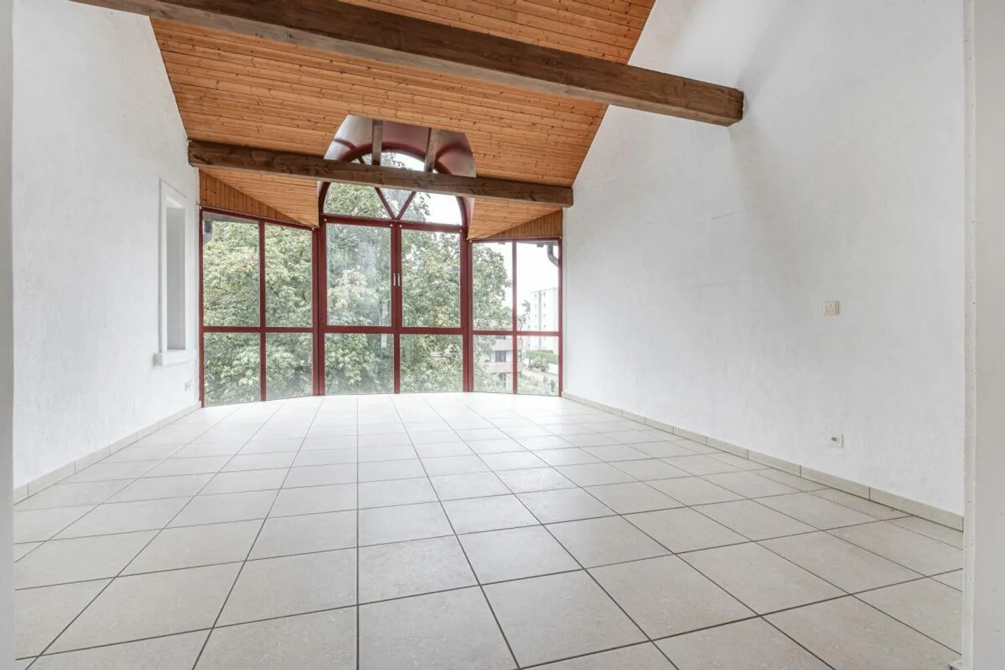 3.5-Zimmer-Wohnung mit lichtdurchflutetem Atrium und zwei Balkonen - Photo 4 of 15