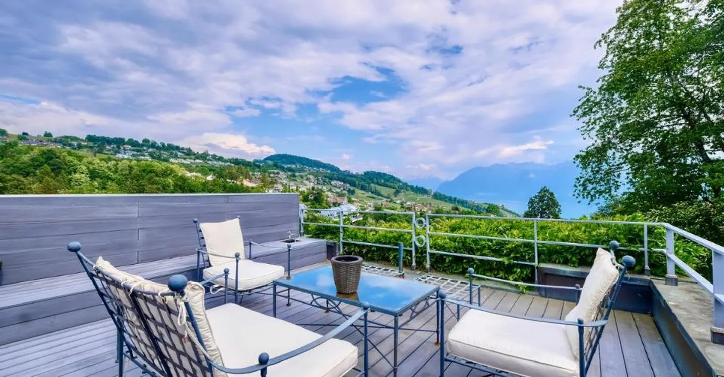 Charming Townhouse with Lake View - Photo 1 of 12