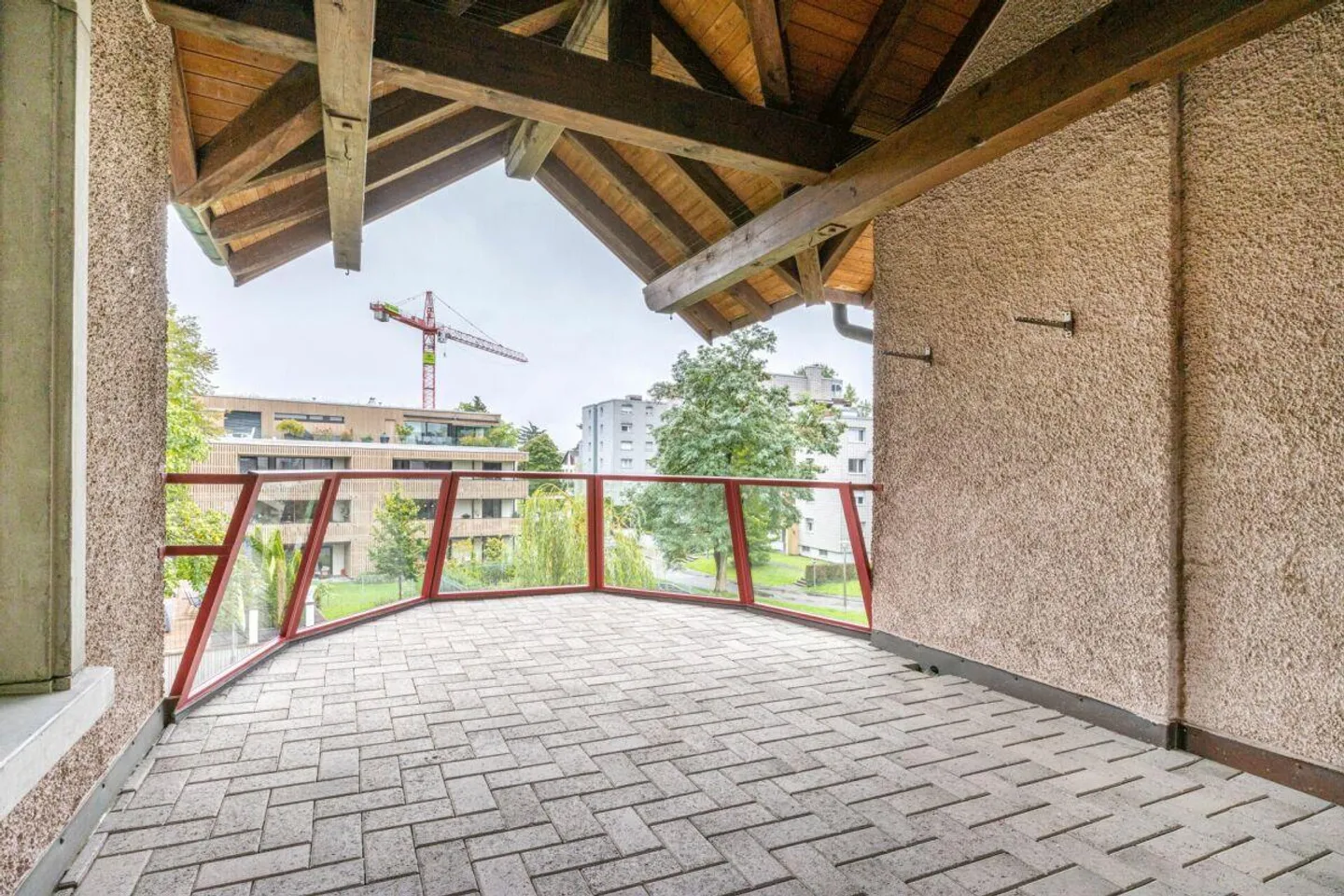3.5-Zimmer-Wohnung mit lichtdurchflutetem Atrium und zwei Balkonen - Photo 10 of 15