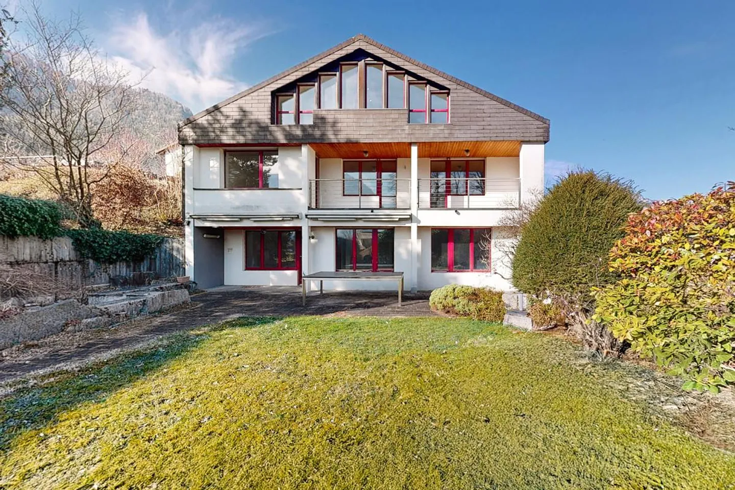 Sonniges Wohnen in Näfels: Bergblick, Ruhe und viel Potenzial - Foto 1 von 5