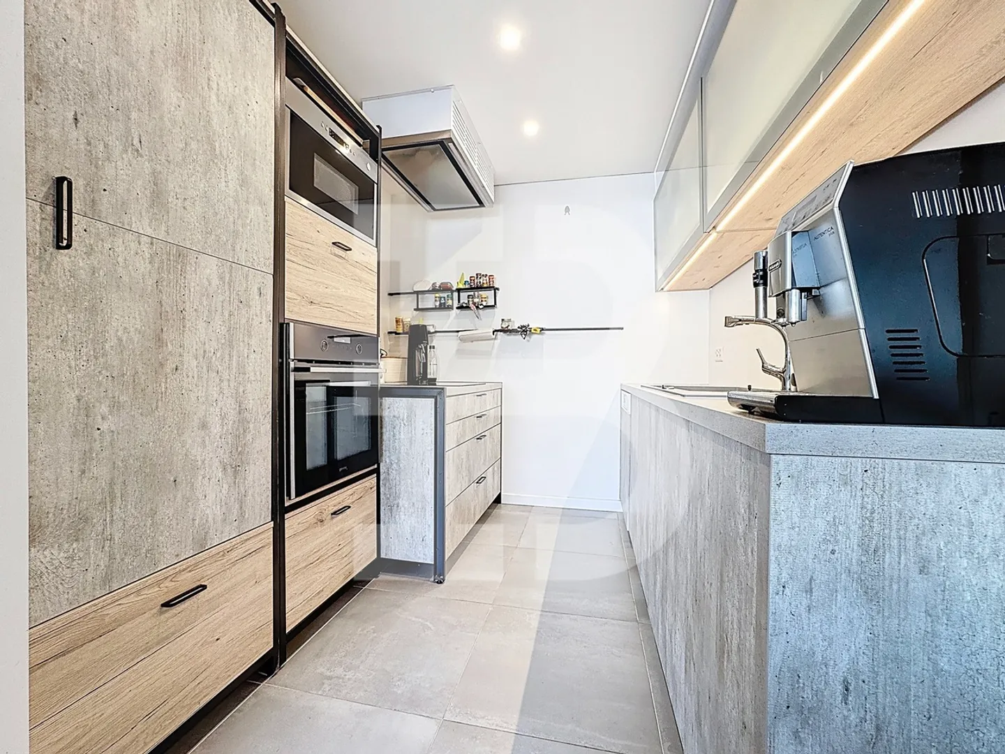 Wunderschöne zentrale Wohnung, die für CASATAX berechtigt ist - Foto 2 von 3