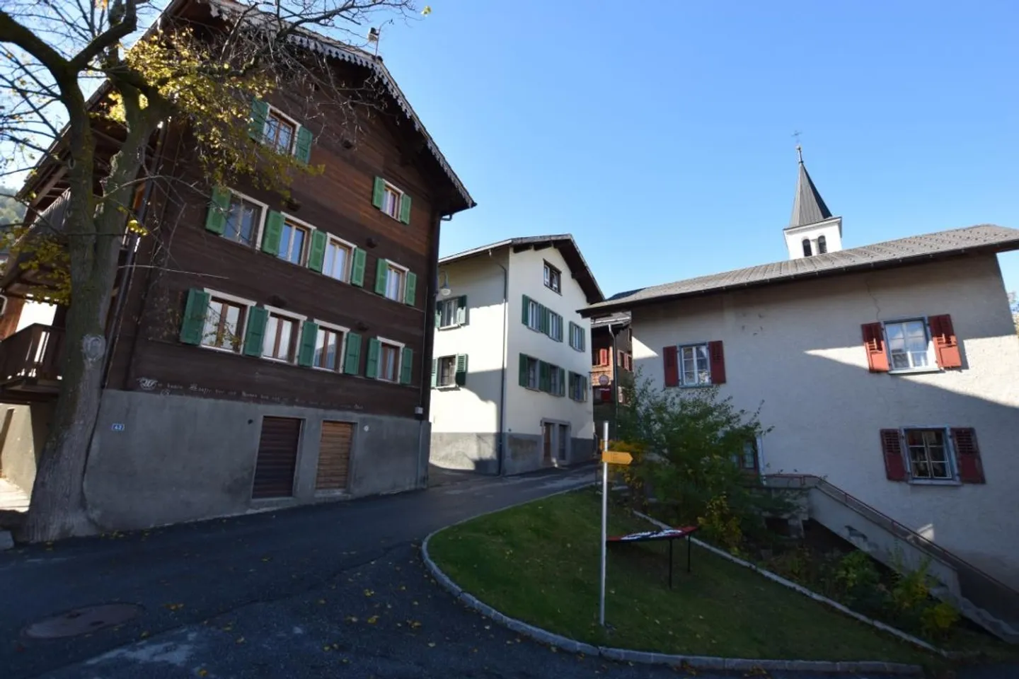 Beautiful 3-room apartment in the center of Eischoll - Photo 3 of 11