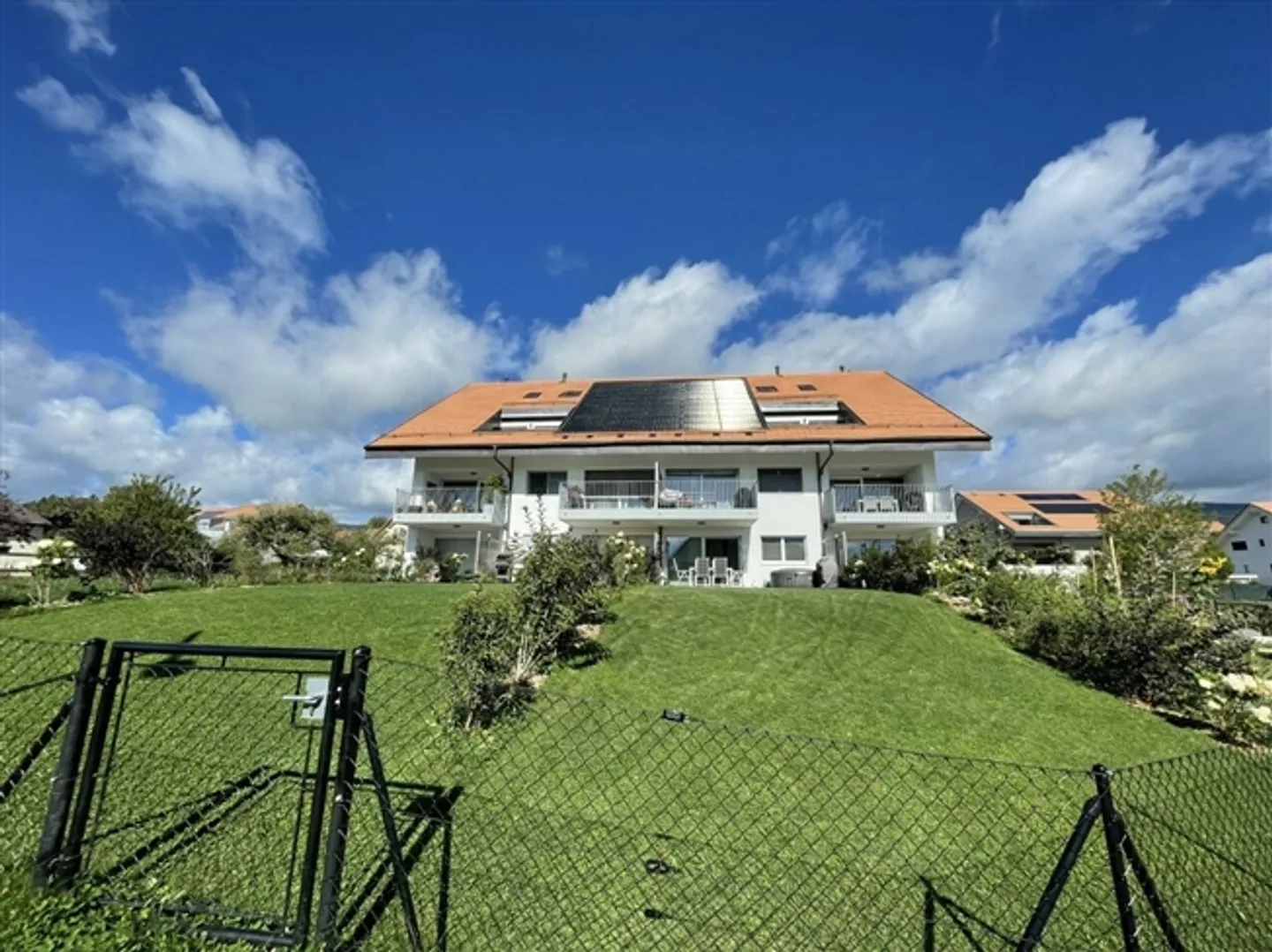 Belle nouvelle appartement de 2,5 pence avec balcon à louer - Photo 1 sur 6