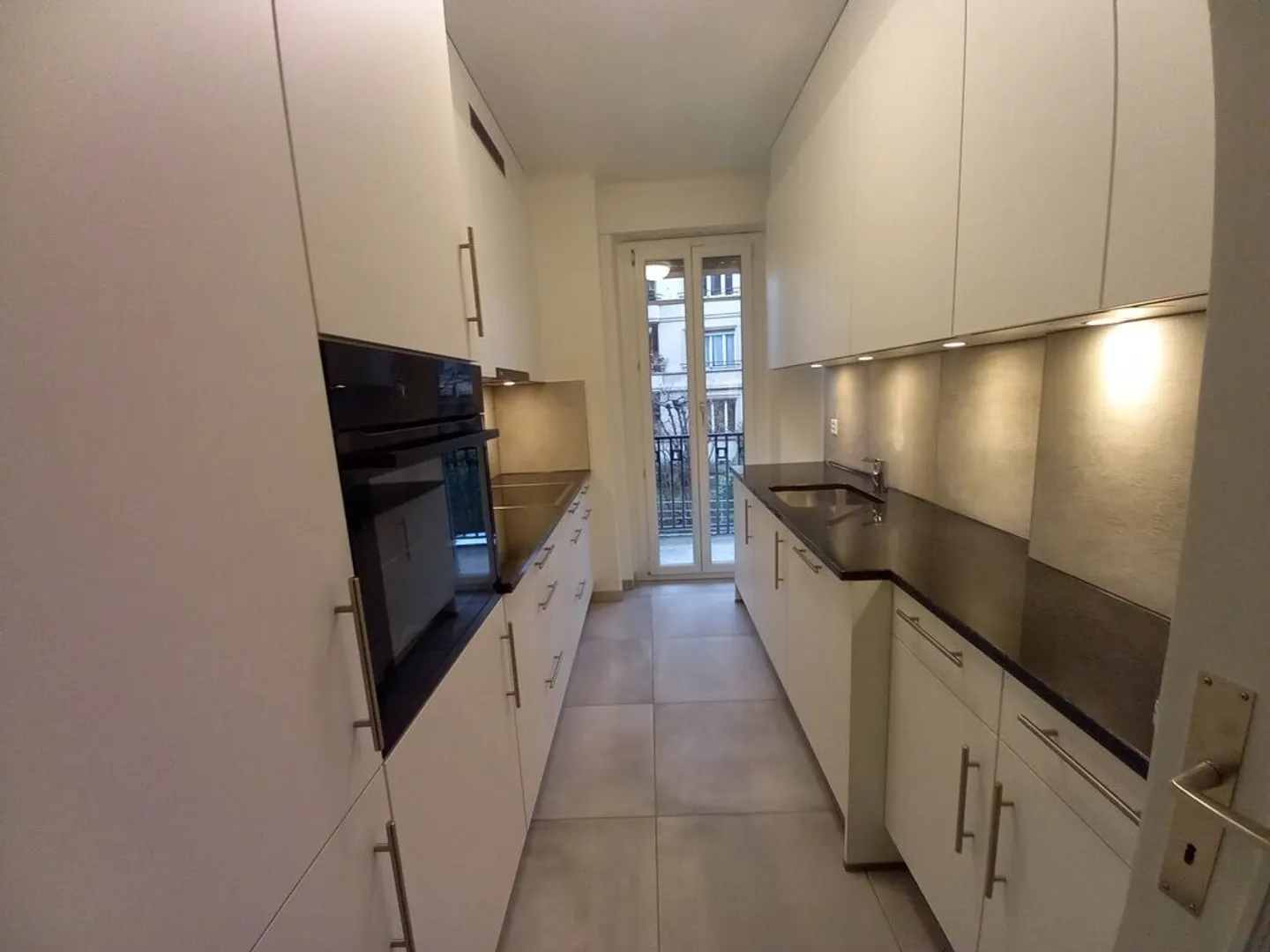 Charming 3-room apartment on the 1st floor in a sought-after neighborhood - Photo 1 of 7