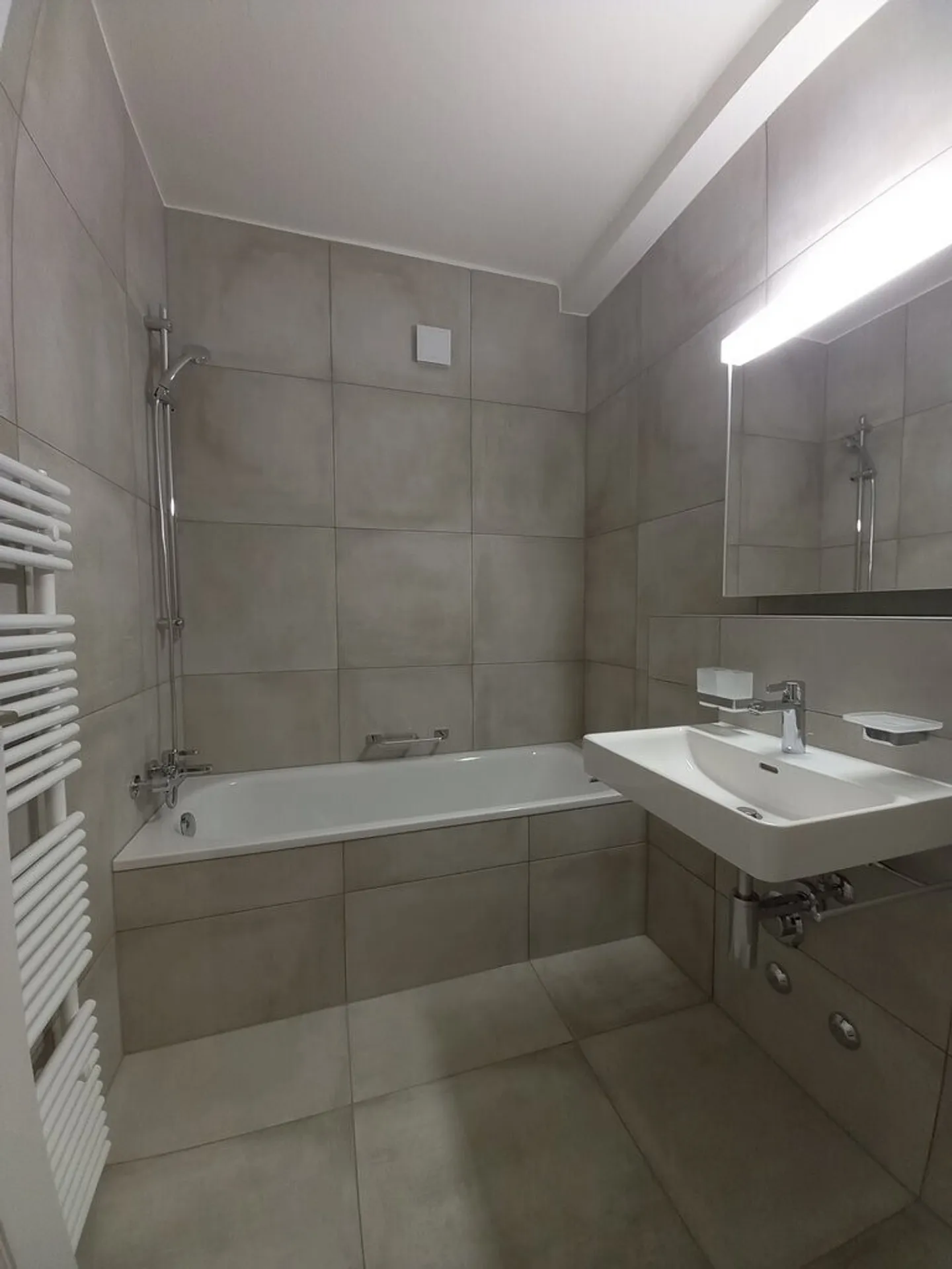 Charming 3-room apartment on the 1st floor in a sought-after neighborhood - Photo 3 of 7