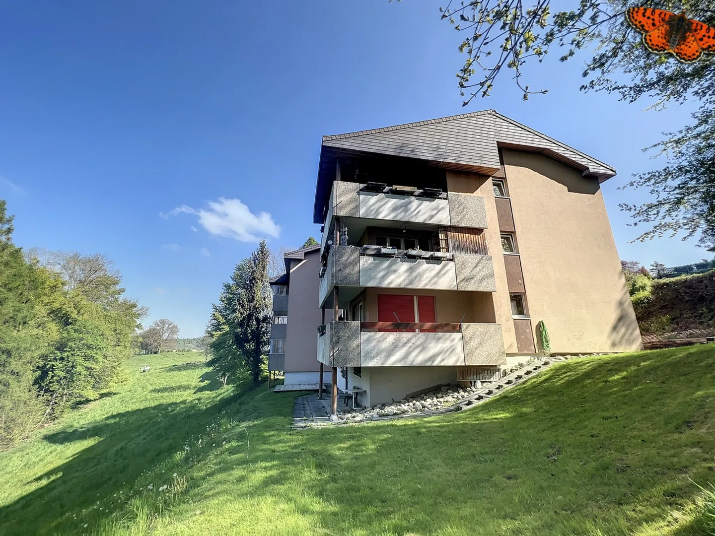 GERÄUMIGE 4-ZIMMER-WOHNUNG - Sehr ruhige Umgebung! - Foto 2 von 13