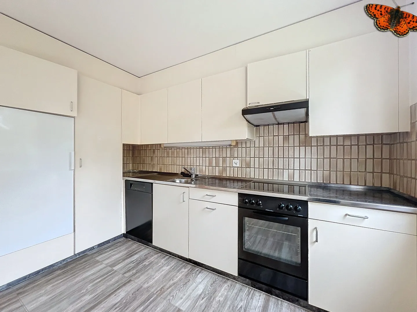 GERÄUMIGE 4-ZIMMER-WOHNUNG - Sehr ruhige Umgebung! - Foto 4 von 13