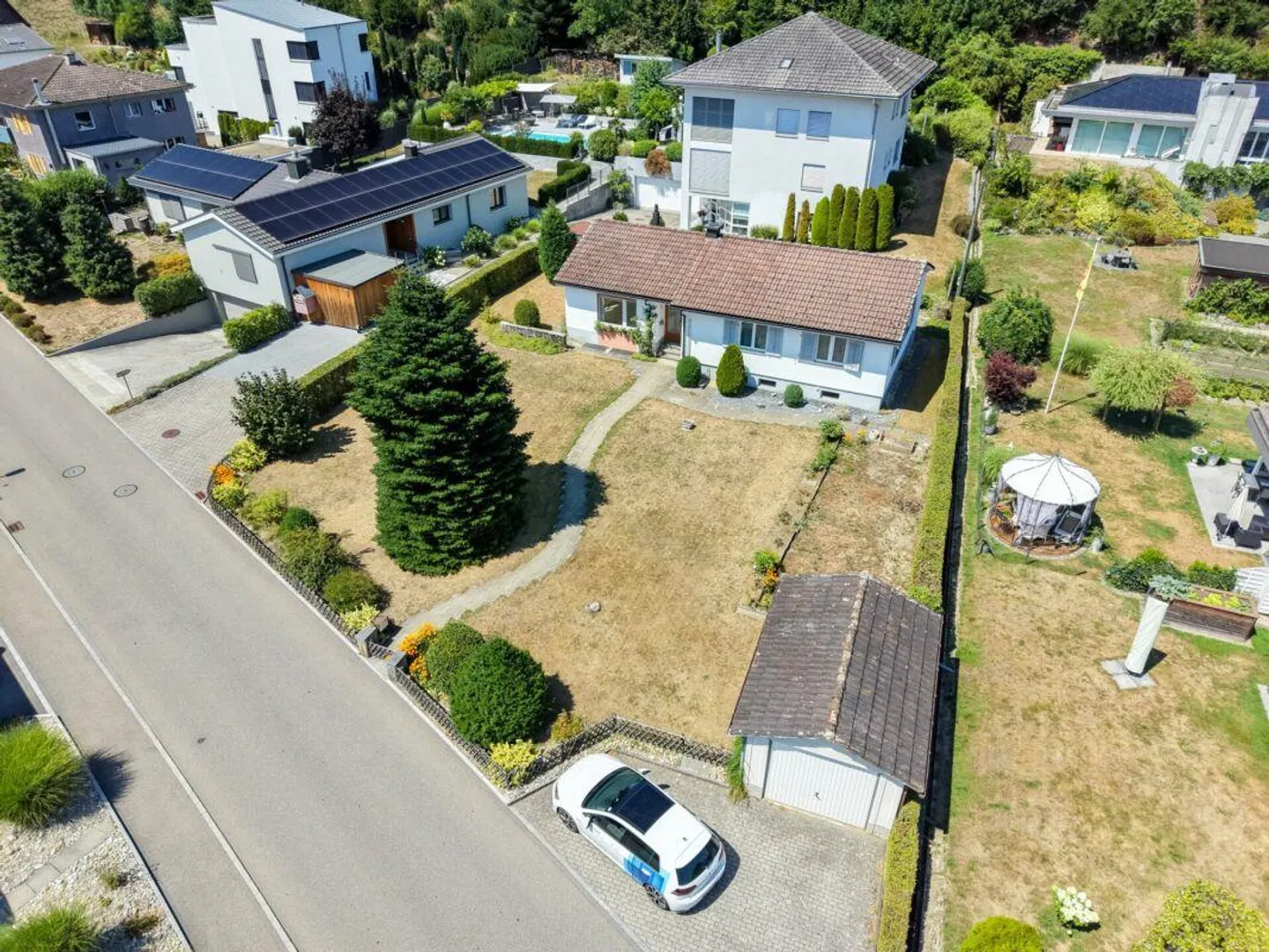 Sonniges Zuhause mit grossem Potential - Foto 1 von 9