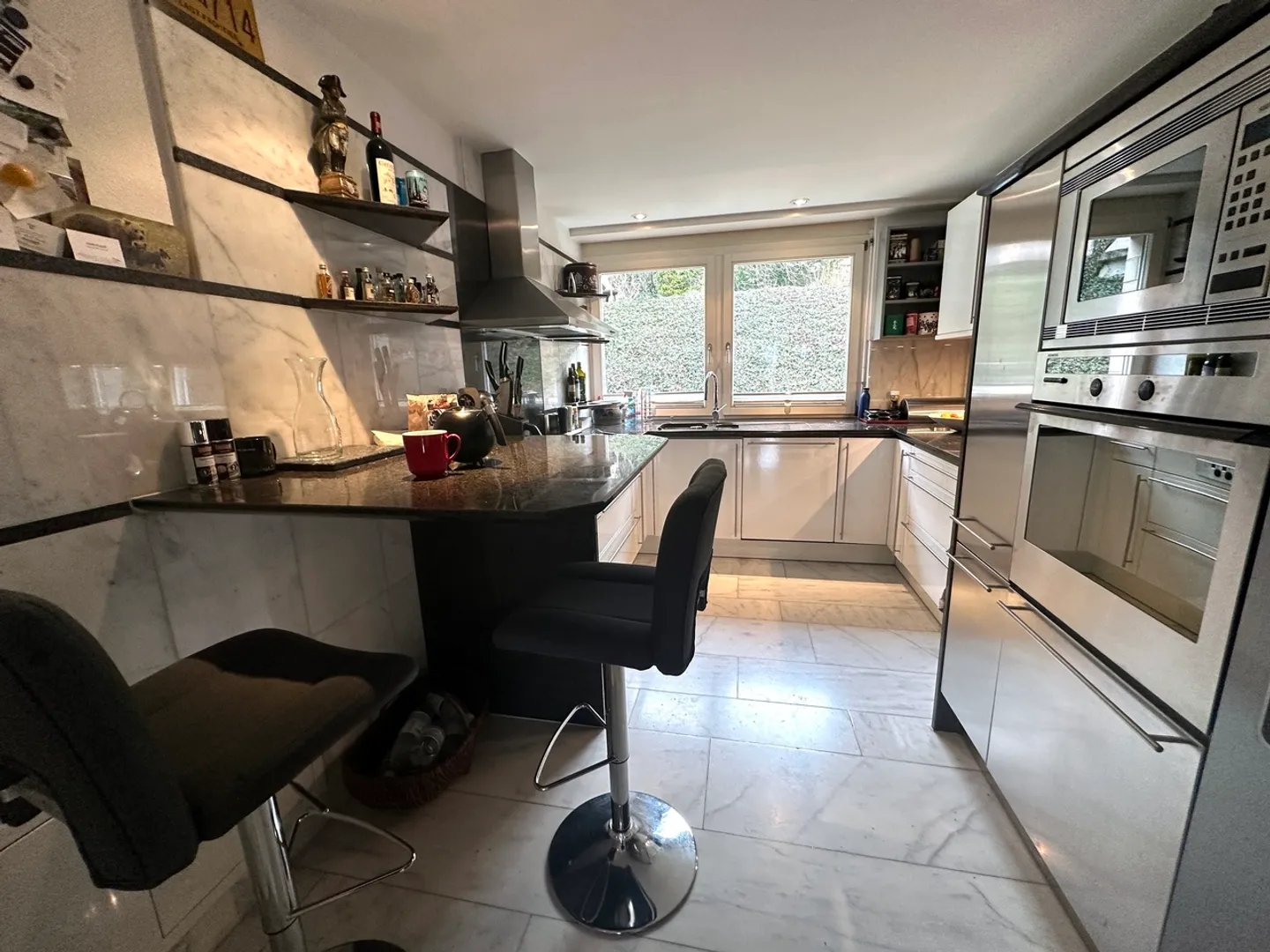 Elegante und grosszügige 6.5 Maisonette Wohnung mit Aussicht auf Basel - Foto 8 von 13