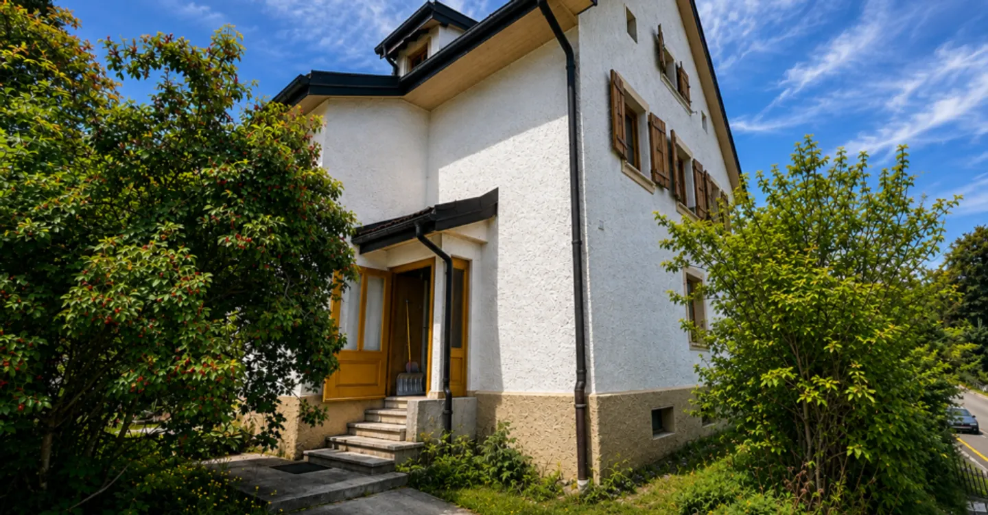 Casa familiare di 3 appartamenti da ristrutturare - Foto 1 di 11