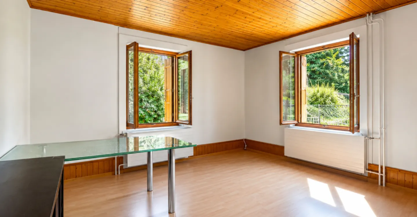 Casa familiare di 3 appartamenti da ristrutturare - Foto 4 di 11
