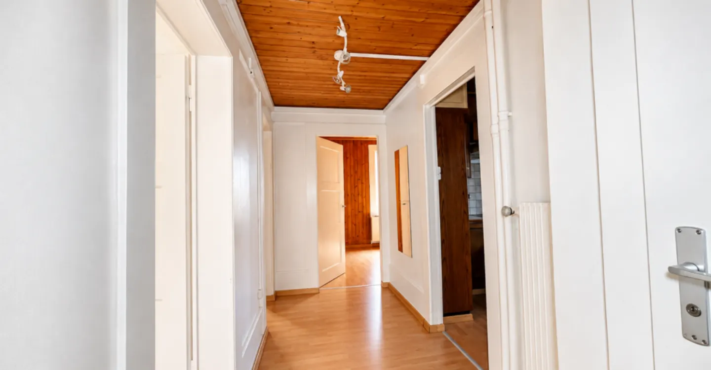 Casa familiare di 3 appartamenti da ristrutturare - Foto 5 di 11