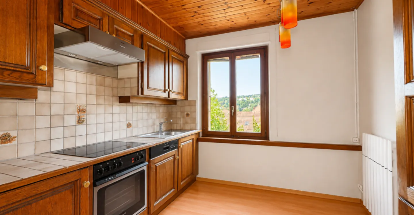 Casa familiare di 3 appartamenti da ristrutturare - Foto 7 di 11