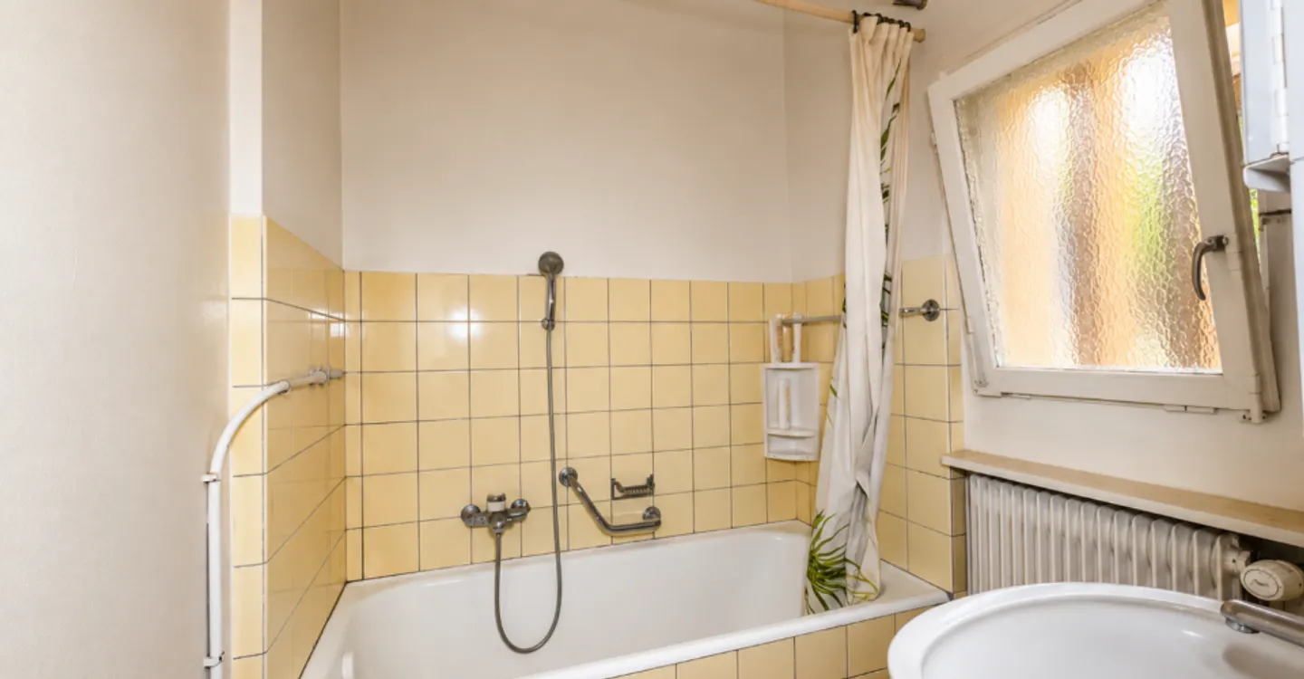 Casa familiare di 3 appartamenti da ristrutturare - Foto 8 di 11