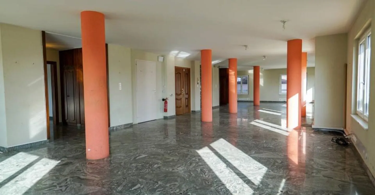 Spacious Office Space in Savigny - Photo 1 of 7