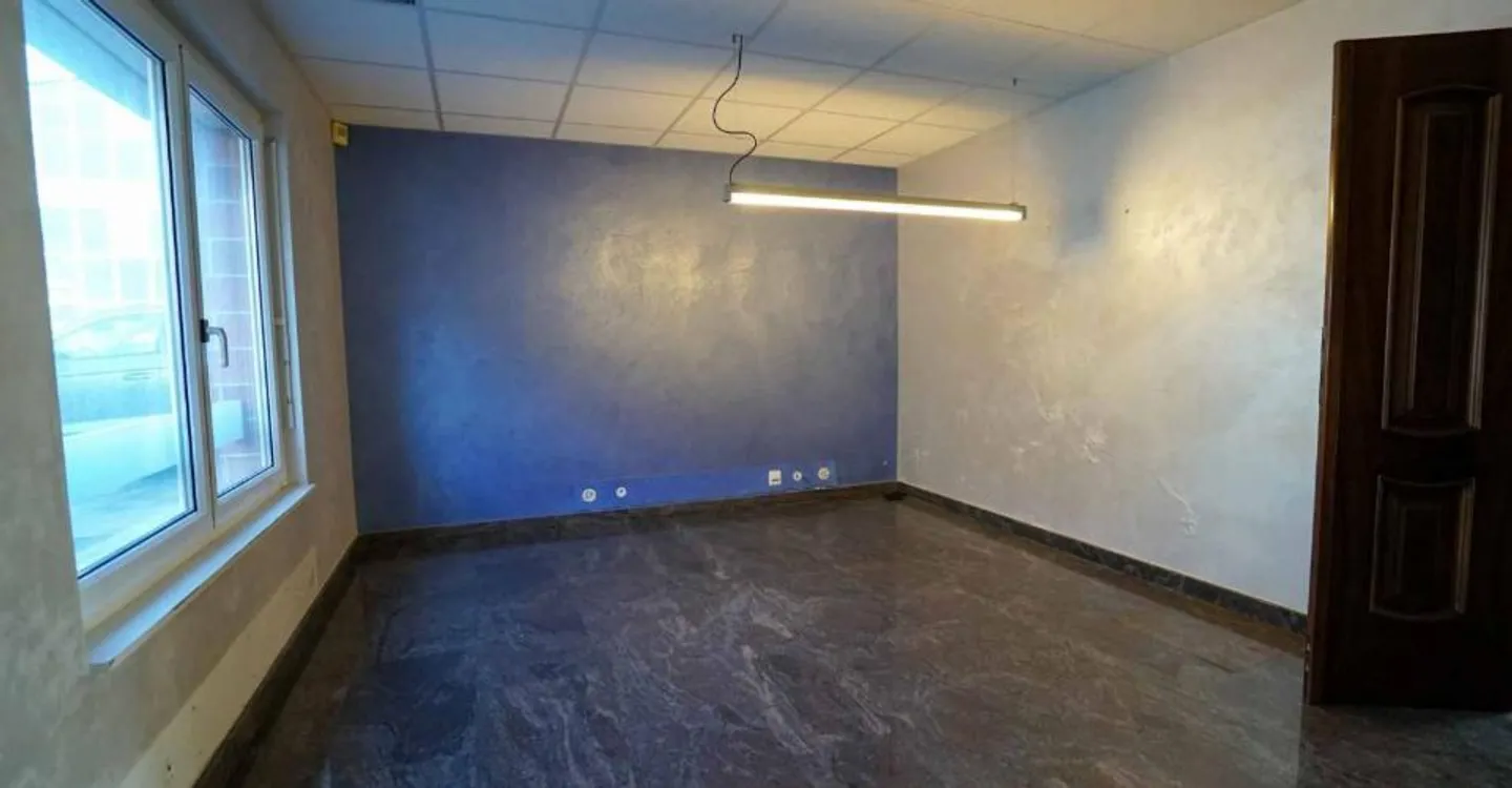 Spacious Office Space in Savigny - Photo 2 of 7