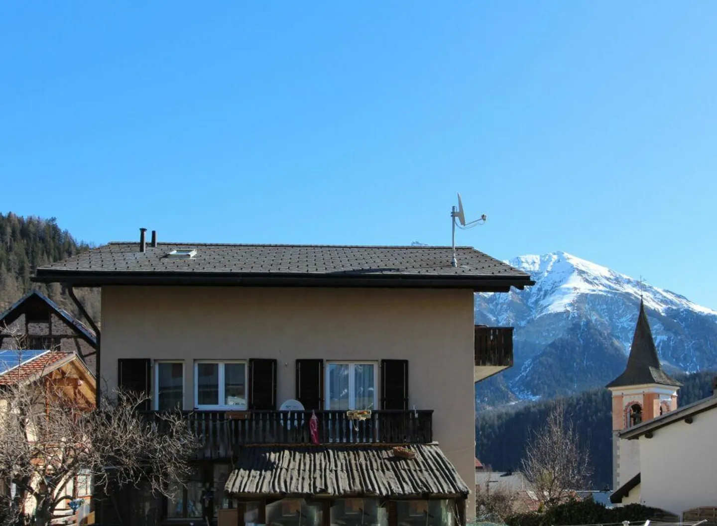 Multi-family house with stable and development potential in the village center - Photo 4 of 6