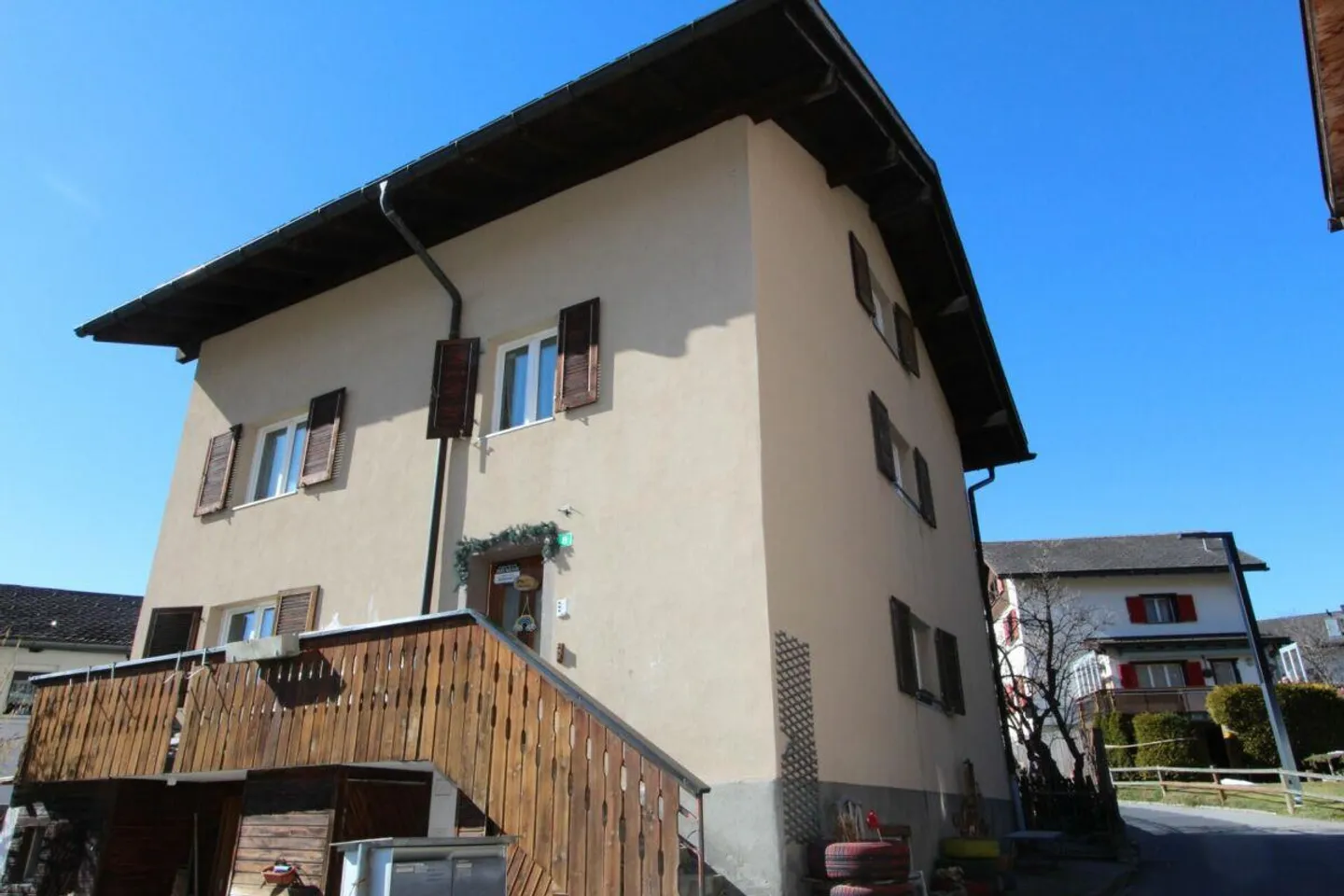 Multi-family house with stable and development potential in the village center - Photo 2 of 6