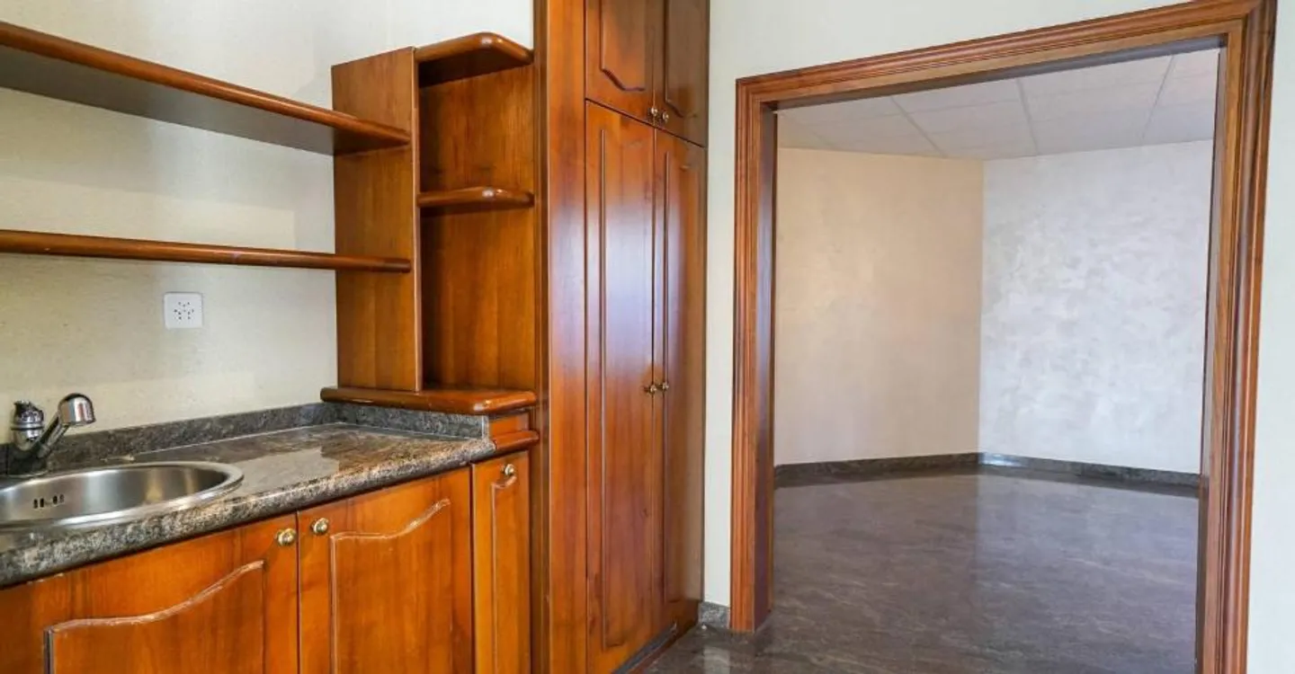 Spacious Office Space in Savigny - Photo 6 of 7