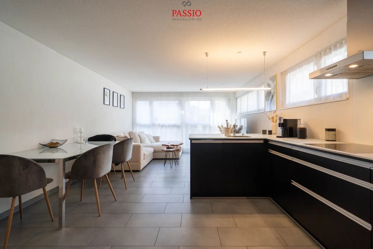 Maison semi-détachée de 7,5 pièces avec vue sur le lac et potentiel - Photo 3 sur 33