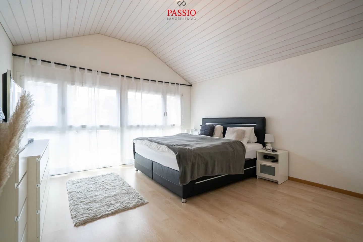 Maison semi-détachée de 7,5 pièces avec vue sur le lac et potentiel - Photo 11 sur 33