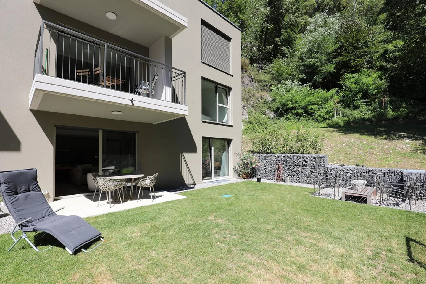 Modern 2-room new apartment, quietly located with garden - Photo 2 of 18