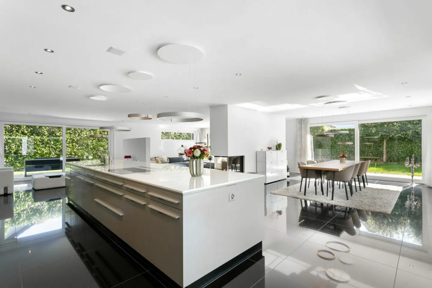 Luxusvilla mit Tiefgarage auf Sammlerniveau am Bodensee - Foto 15 von 30