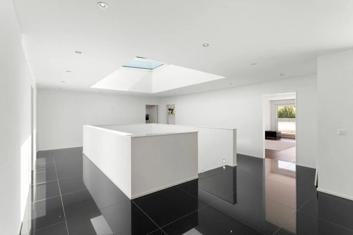 Luxusvilla mit Tiefgarage auf Sammlerniveau am Bodensee - Foto 23 von 30