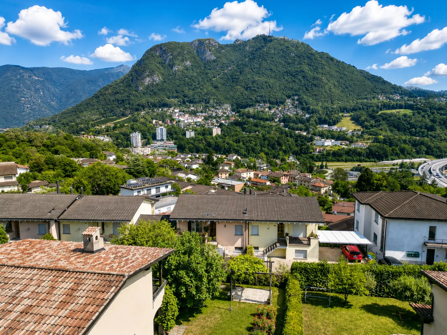 Geräumige Familienvilla in der Natur - Foto 2 von 14