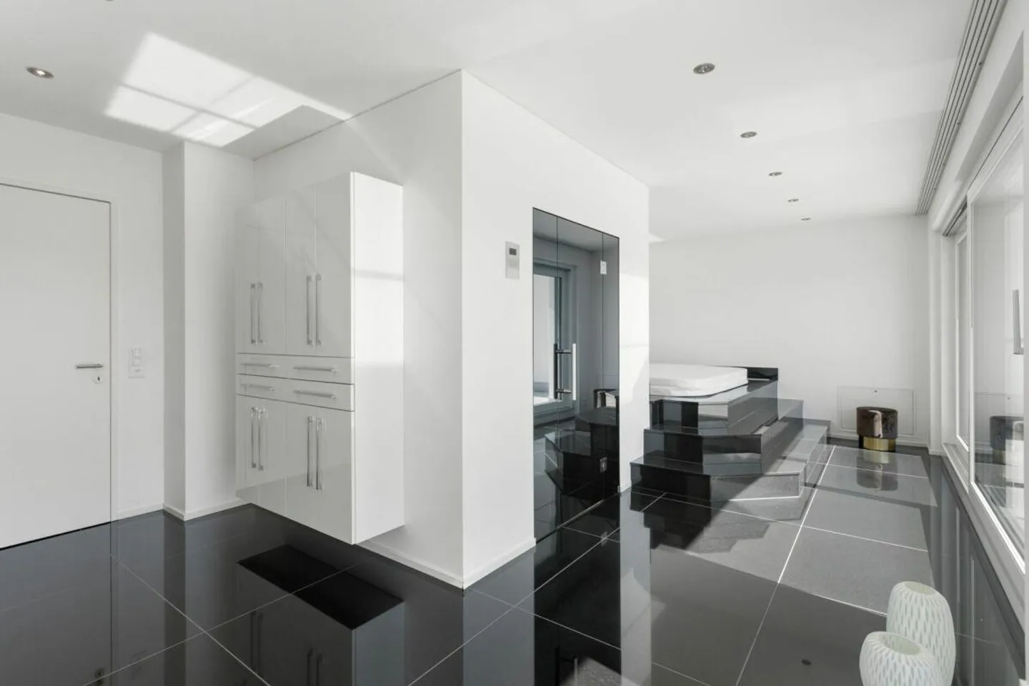 Luxusvilla mit Tiefgarage auf Sammlerniveau am Bodensee - Foto 21 von 30