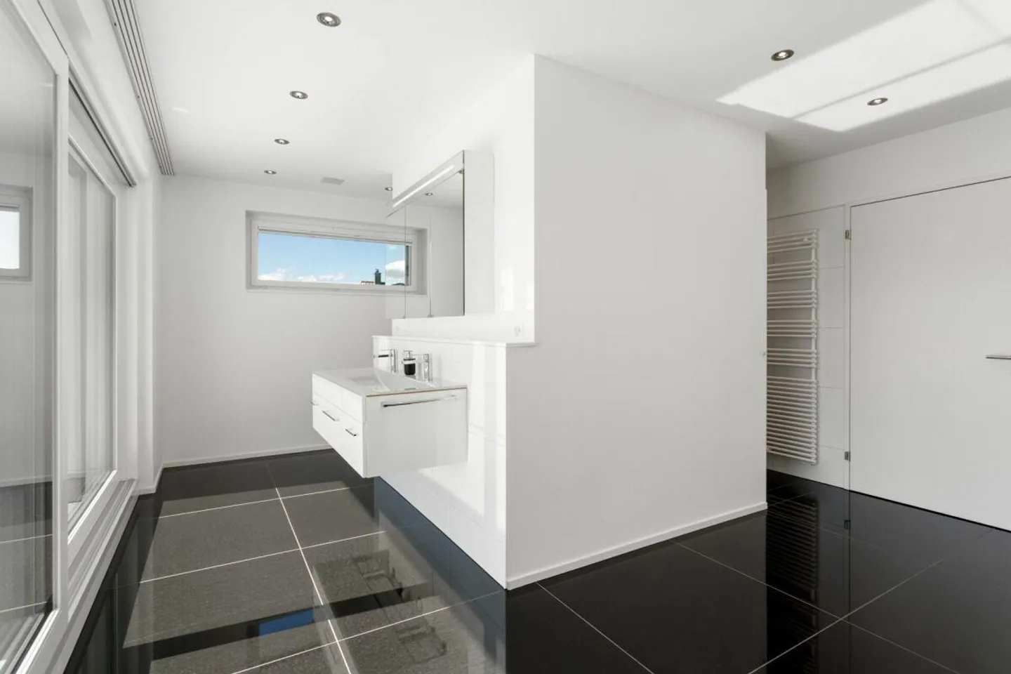 Luxusvilla mit Tiefgarage auf Sammlerniveau am Bodensee - Foto 22 von 30