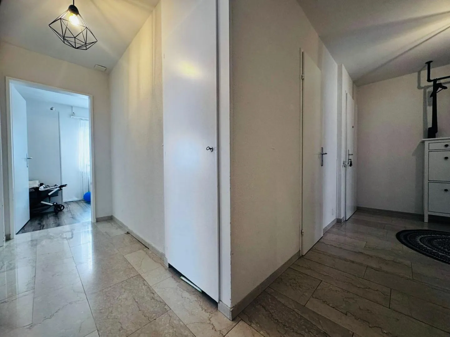 Condominium attrayant de 4,5 pièces incluant un box de garage dans un emplacement central à Ettingen - Photo 8 sur 20