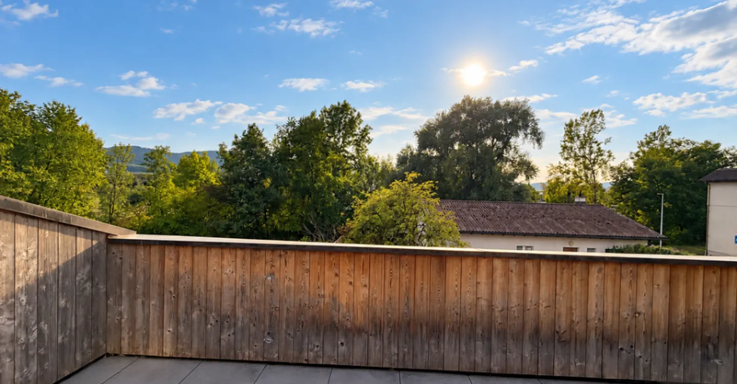 A huge terrace with a view of the countryside - Photo 1 of 8