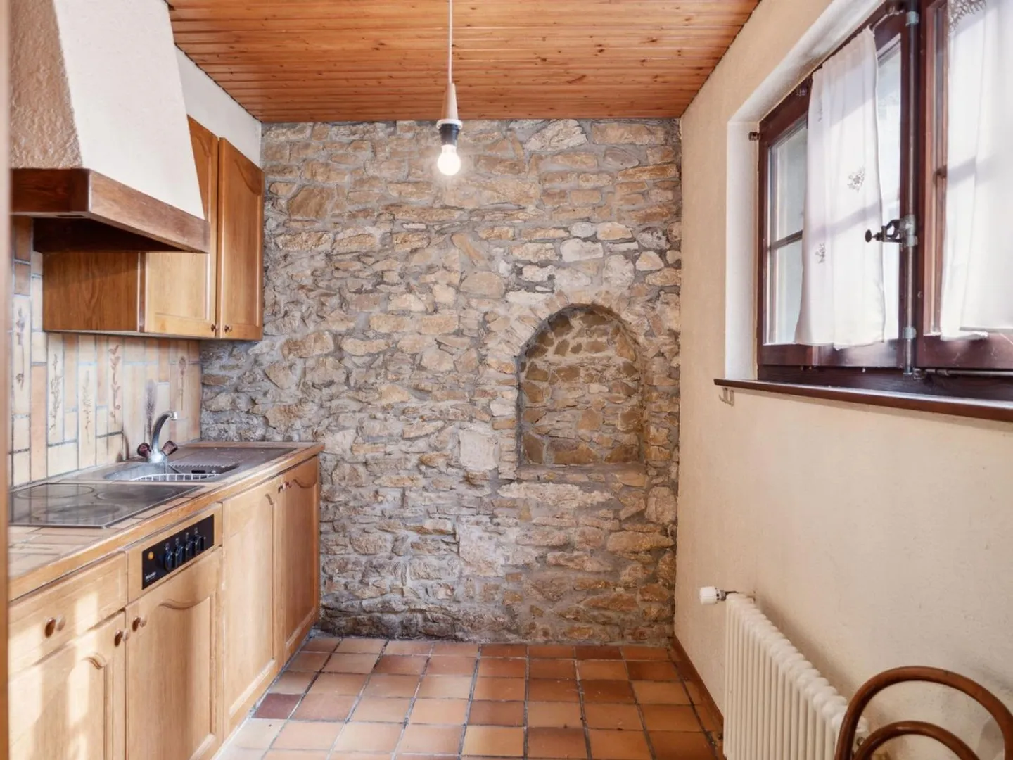 Spacious property in Champagne with house, guest house and garden - Photo 11 of 13