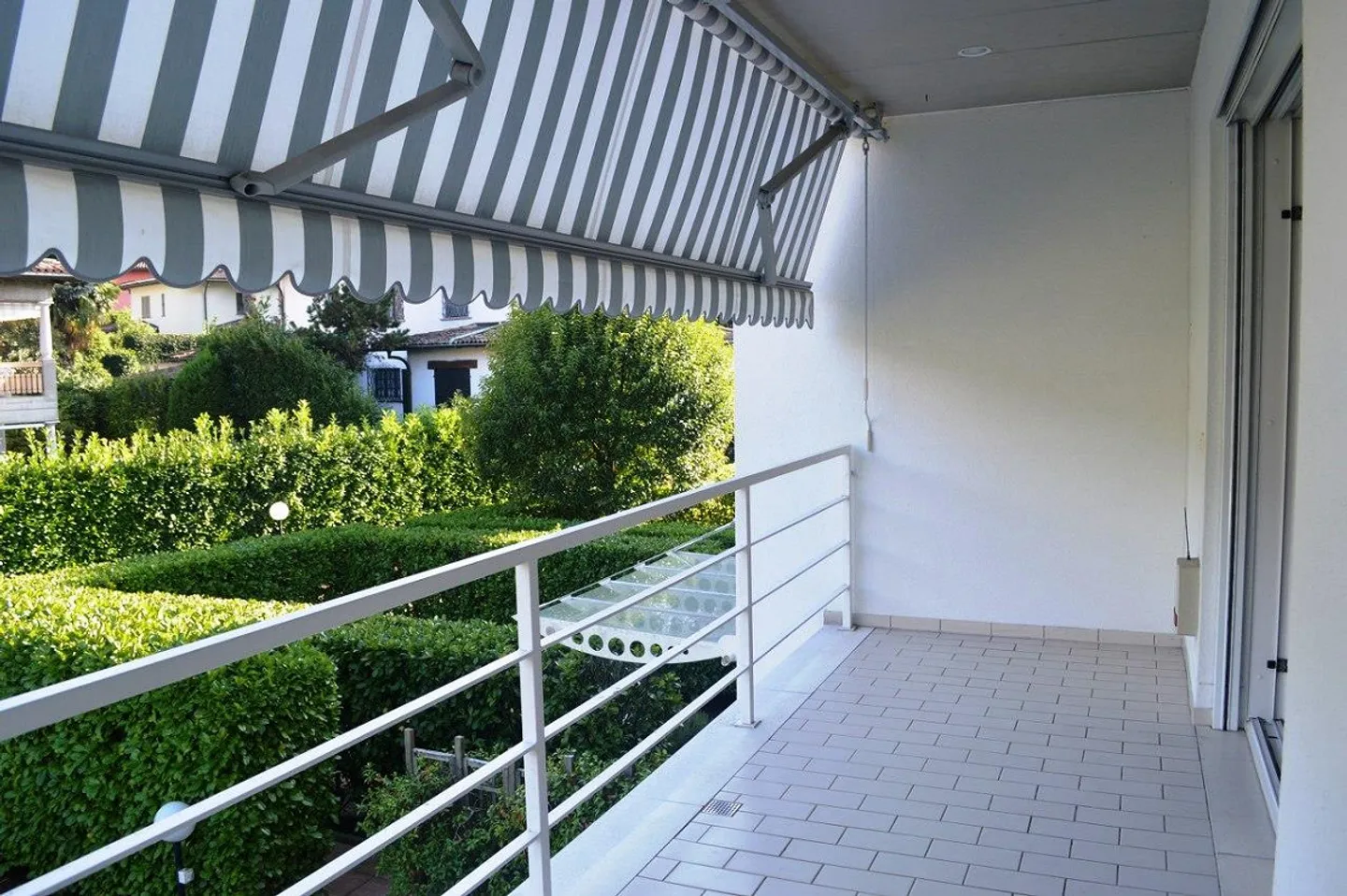 4.5 Room Duplex Apartment with Garden - Photo 3 of 12