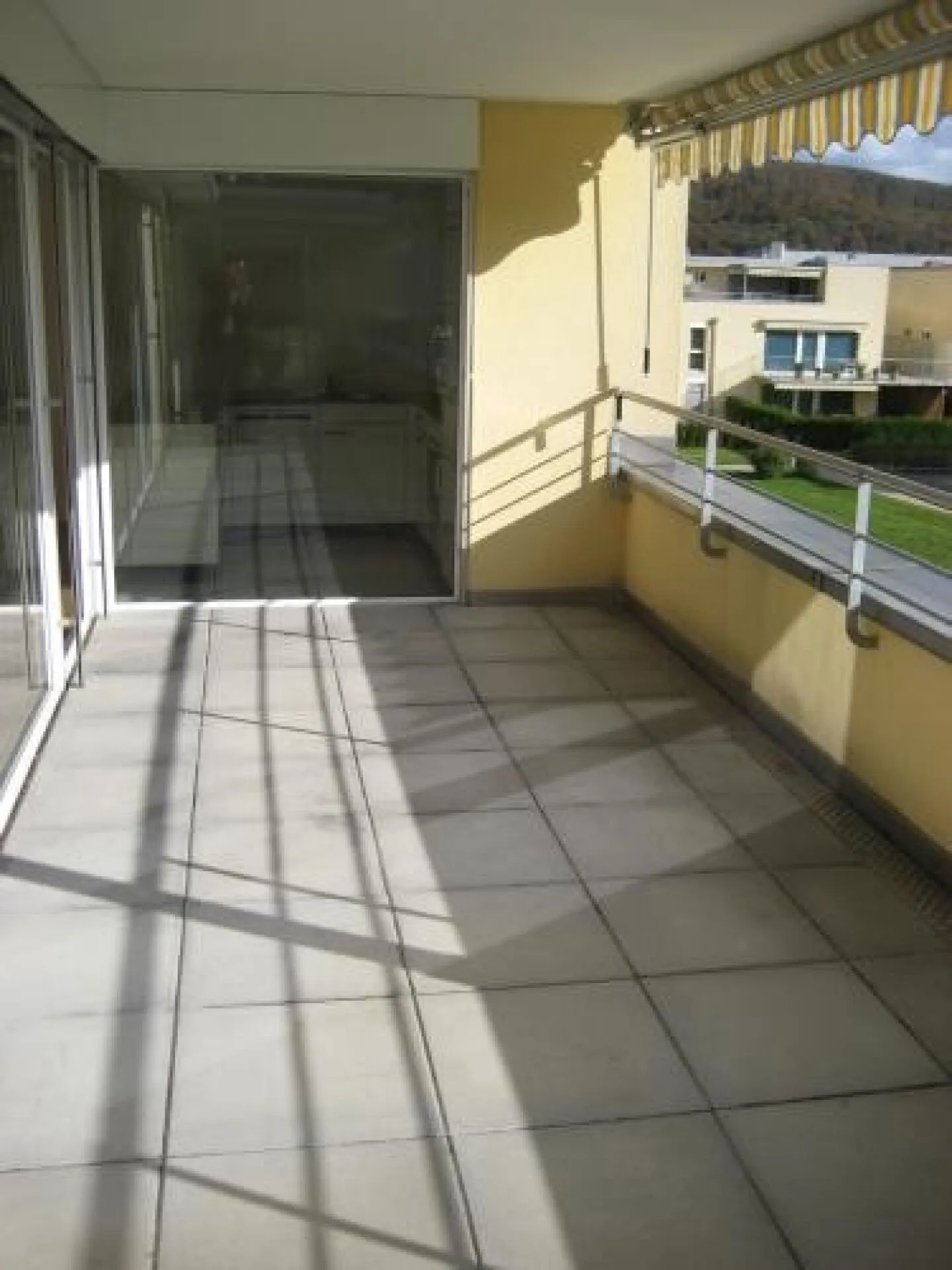 Beaucoup de soleil et d'intimité avec 2 terrasses - Photo 2 sur 6