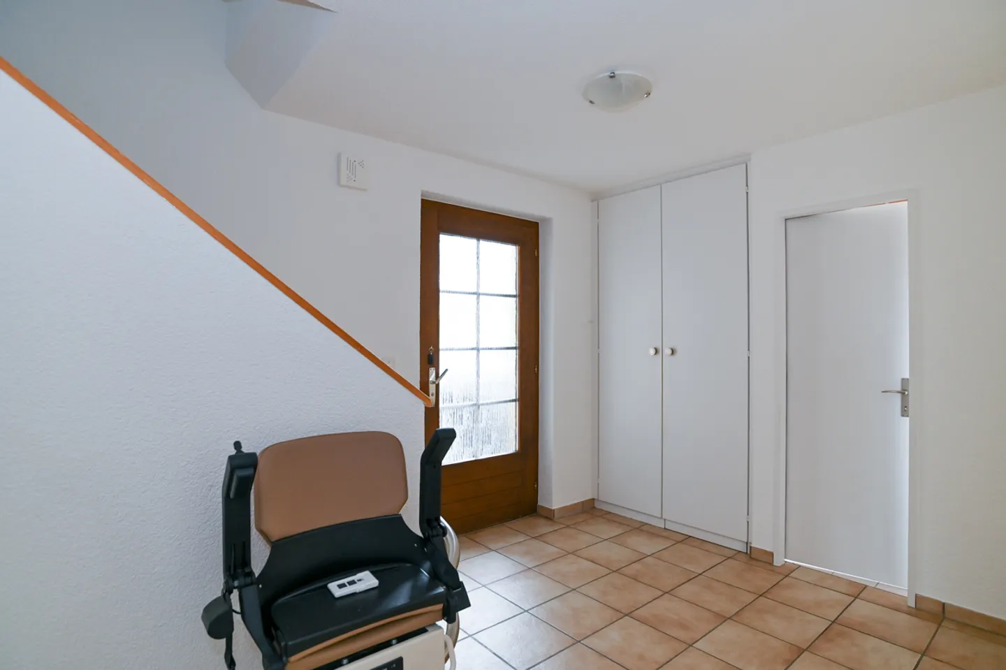 Maison jumelée bien entretenue dans un bon emplacement avec un beau jardin - Photo 3 sur 13