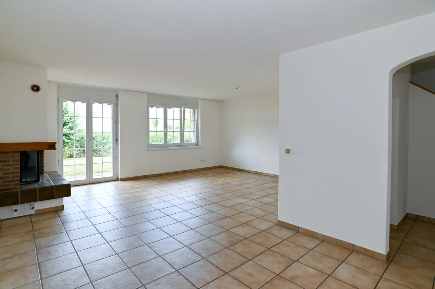 Maison jumelée bien entretenue dans un bon emplacement avec un beau jardin - Photo 4 sur 13