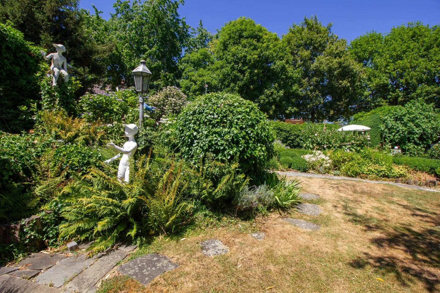 Unique Country House with Picturesque Garden - Photo 12 of 15