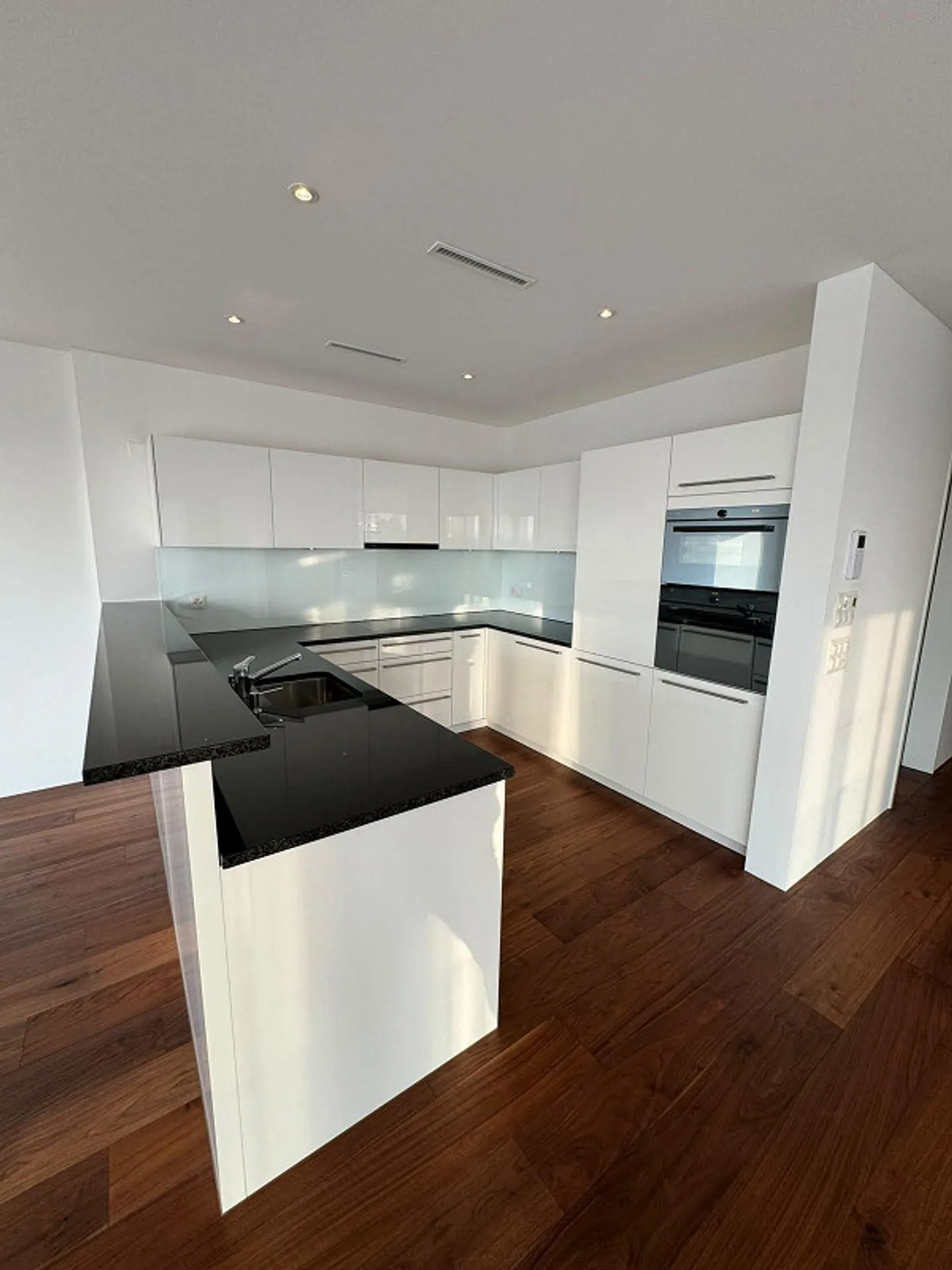 Beautiful bright 4.5 room apartment for sale - Photo 3 of 13